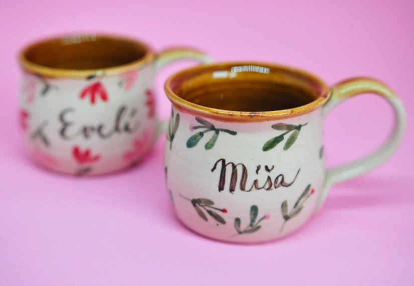 Hrneček se nápisem na přání
