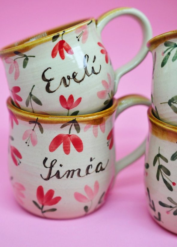 Hrneček se nápisem na přání