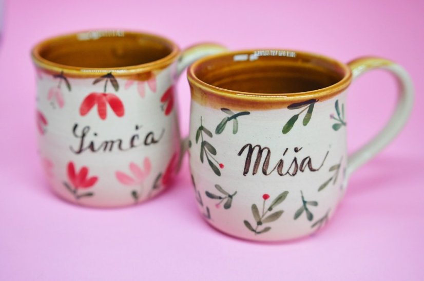 Hrneček se nápisem na přání