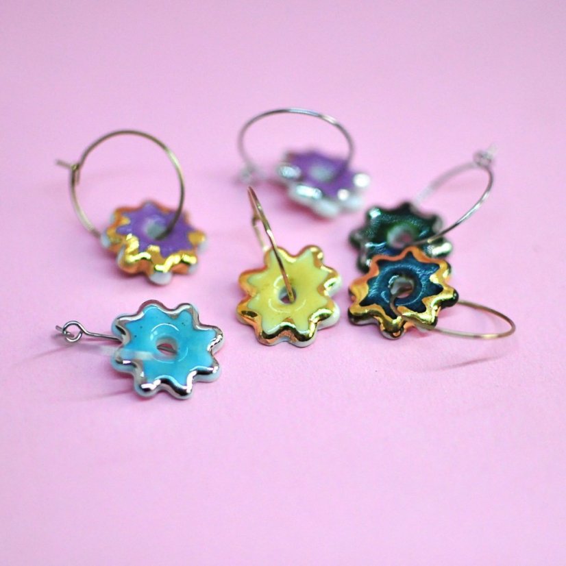 Flower power - různé barvy - Barva: fialová/platina